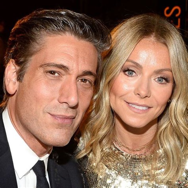 David Muir – Celebsgraphy