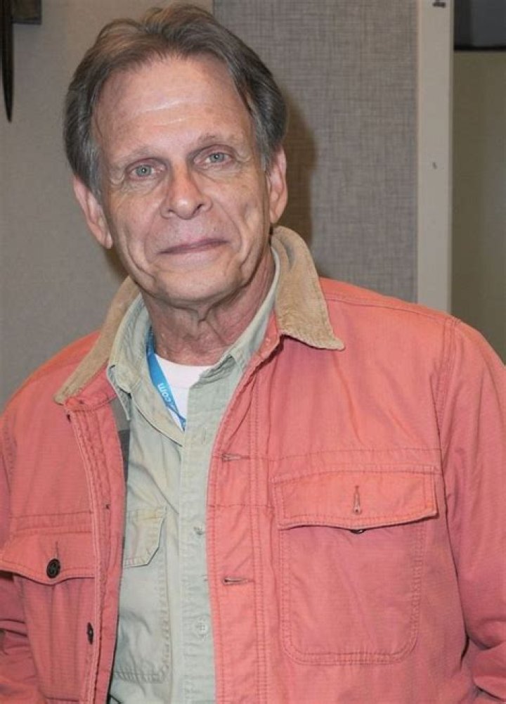 How tall is Marc Singer