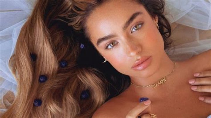 Sommer Ray Bio